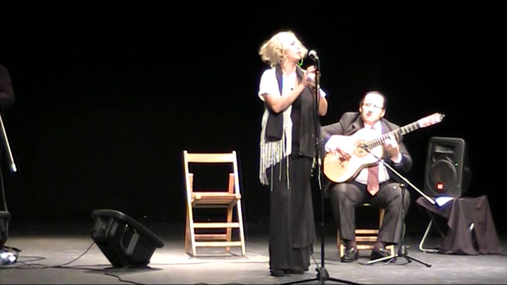 Tereza Rios con la guitarra de Paco Leri
