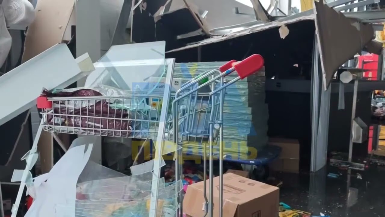  Так зараз виглядають Епіцентр і продуктовий супермаркет у Запоріжжі..
