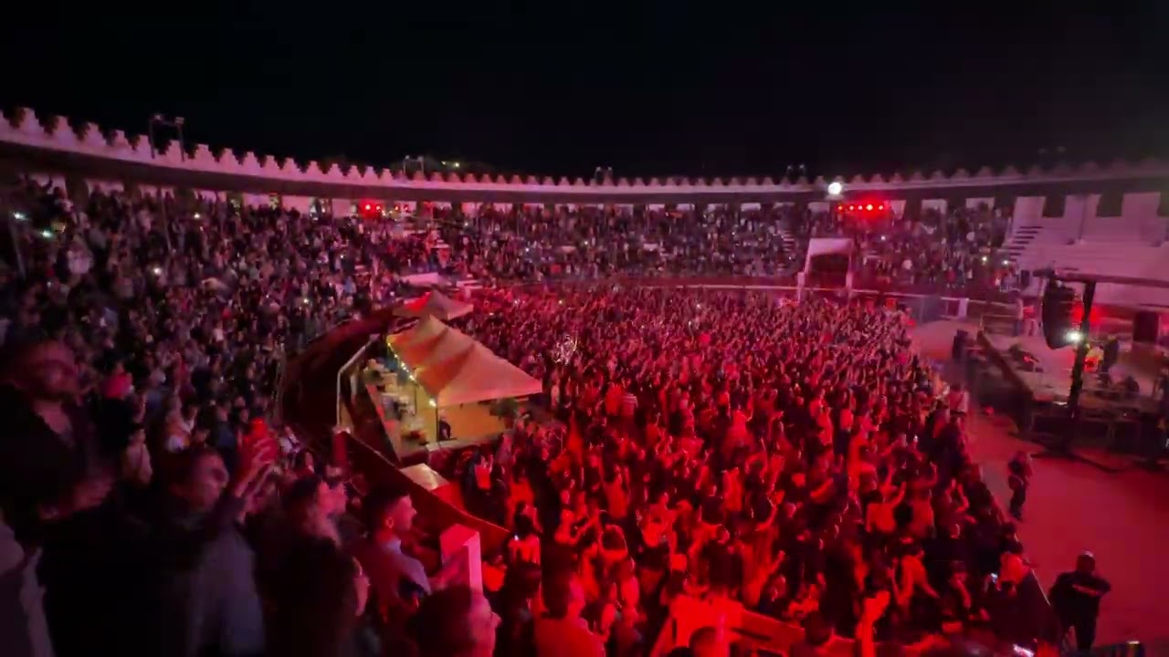La plaza de toros de Ondara estalla con Nebulossa en Eurovisión 2024