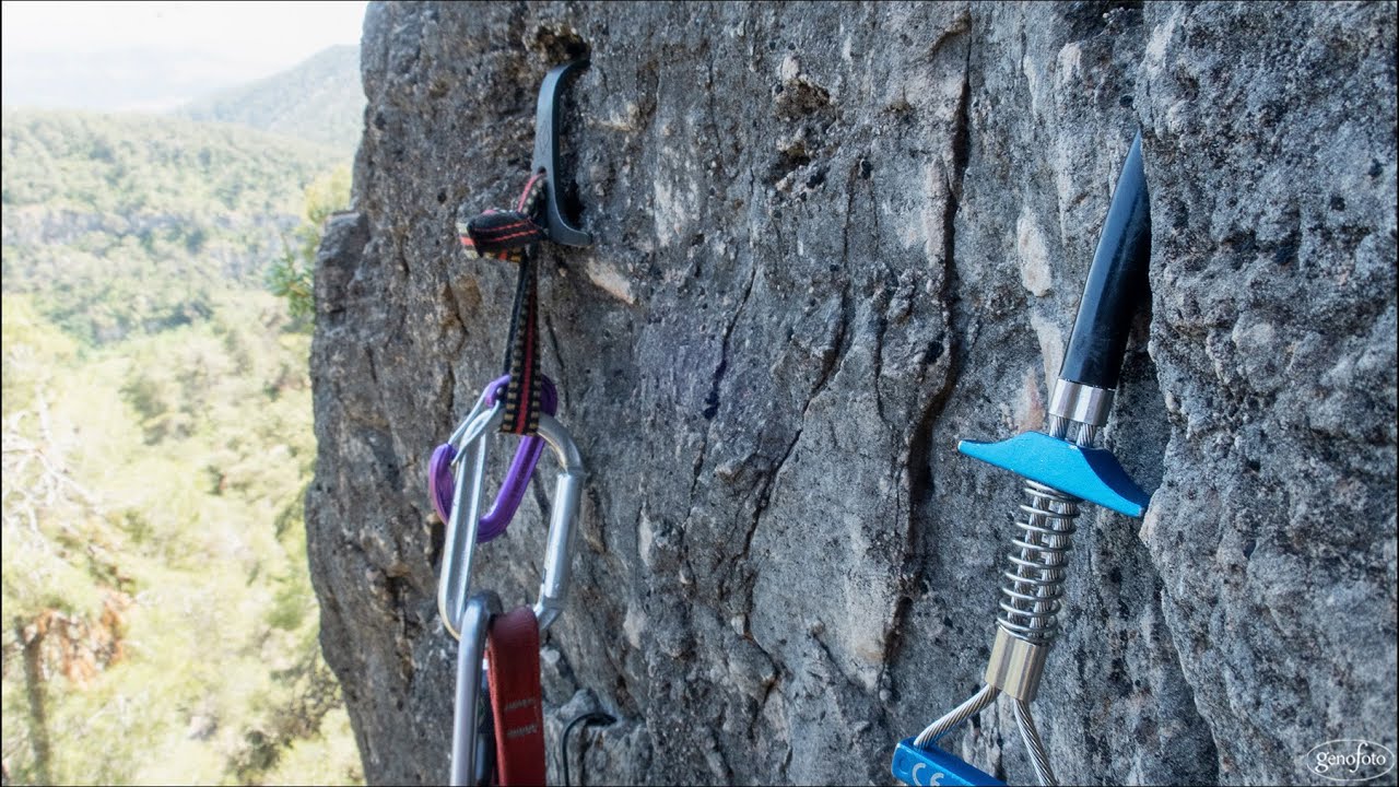 aid climbing - via 'lo senglar' / route 'the wild boar' (solo aidclimbing)