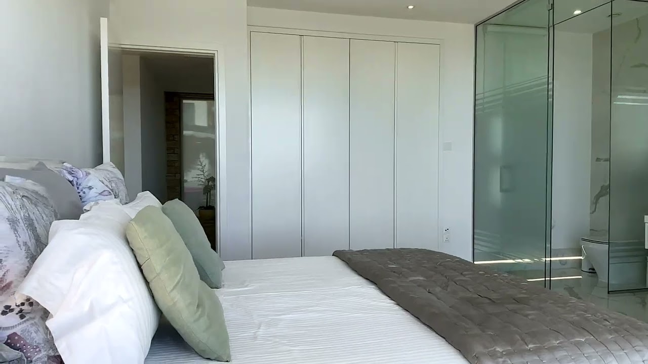 Villa CVREU1643 – 8 bedrooms, infinity pool, and panoramic views.