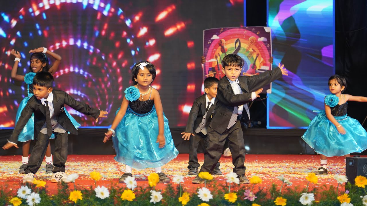 Apollo School Annual Day featured a fun Tukur Tukur and Galti Se Mistake dance performance #aehs