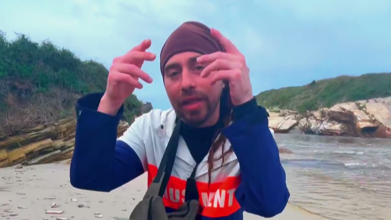 LIVING A TRAP - MOOWLY & AGON BEATS (V&iacute;deo Oficial)