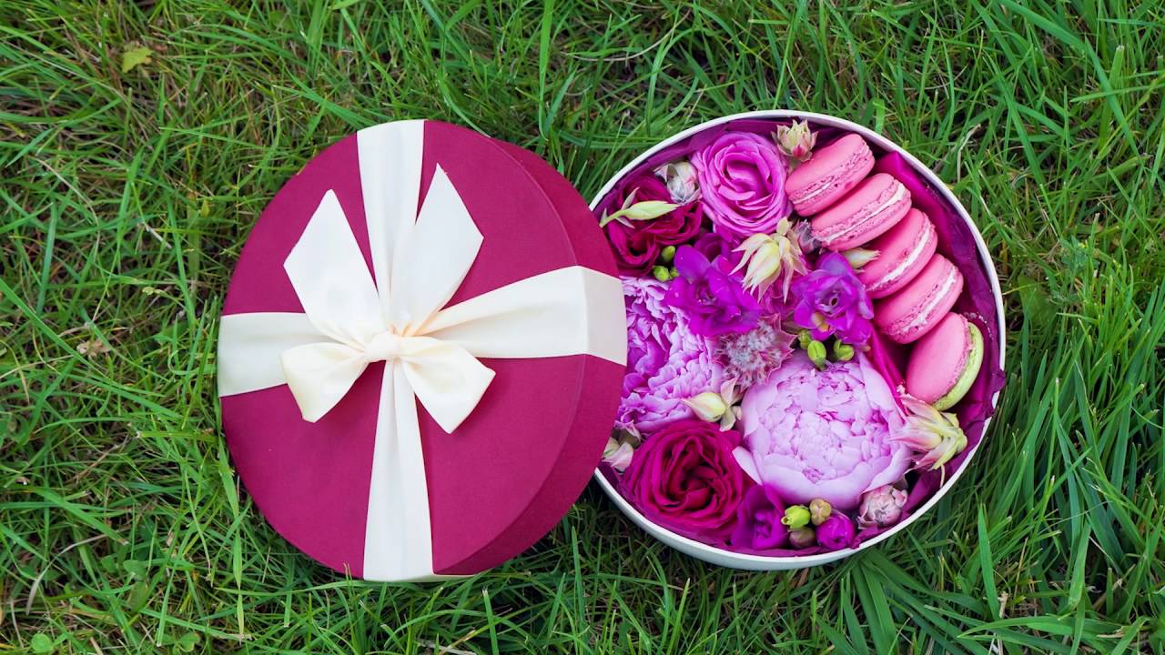 Flowers & Macarons. Fioribox