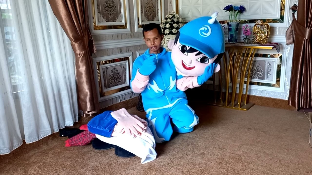 UNBOXING BADUT BO BOI BOY DAN BADUT SAILORMON TOPI MERAH Tes langsung di acara ultah