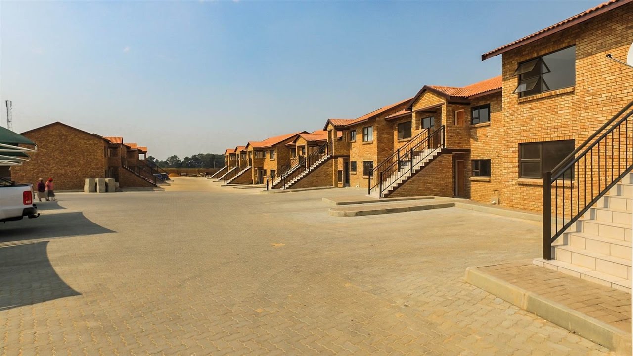 3 Bedroom Townhouse for sale in Gauteng | East Rand | Boksburg | Boksburg Central | Wit |