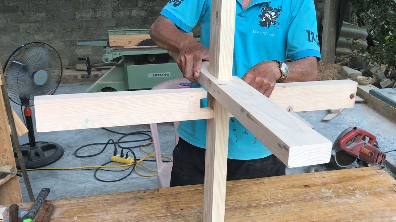 Excellent woodworking idea from old wood cable coils // Building Century Modern Coffee Table -  DIY!