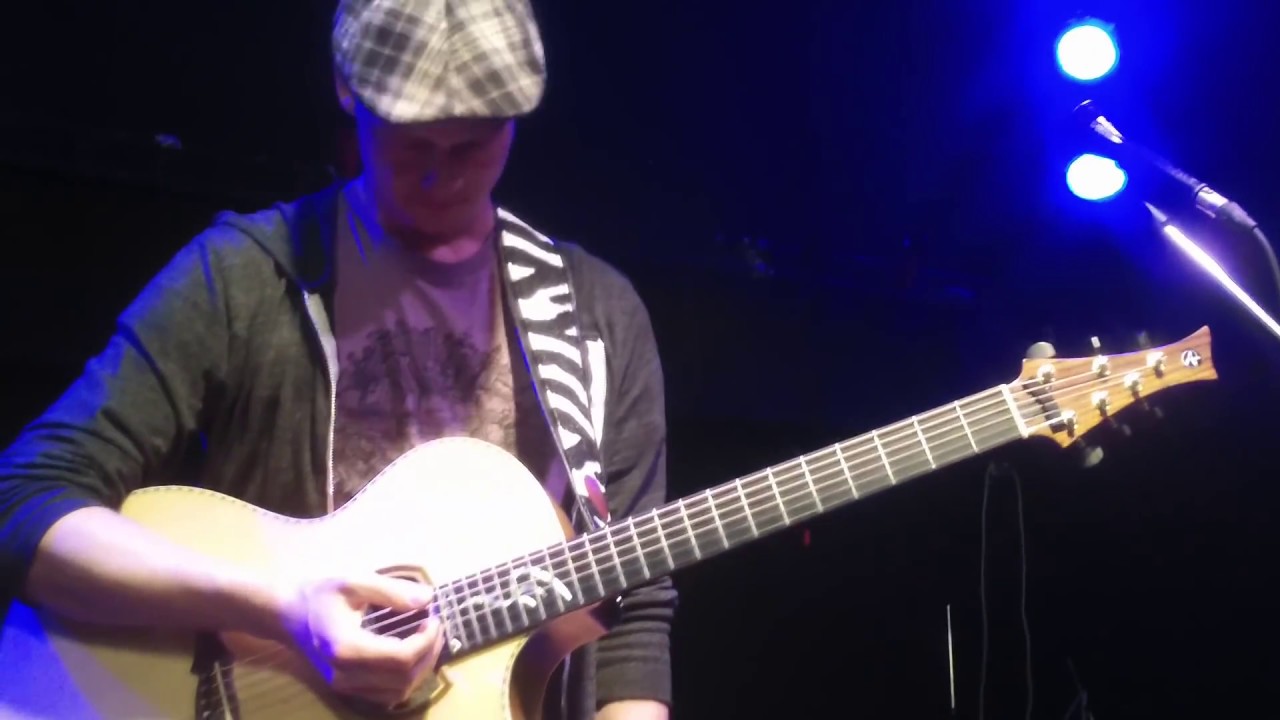 Petteri Sariola with Custom Boards pedalboard 2014 (in Finnish)
