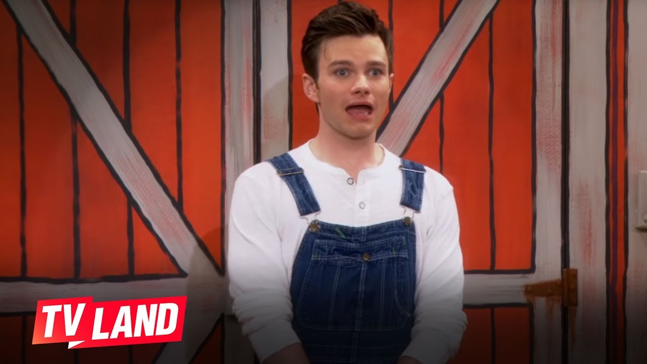 Hot in Cleveland: Chris Colfer, Carol Burnett and Betty White Sing a Tune