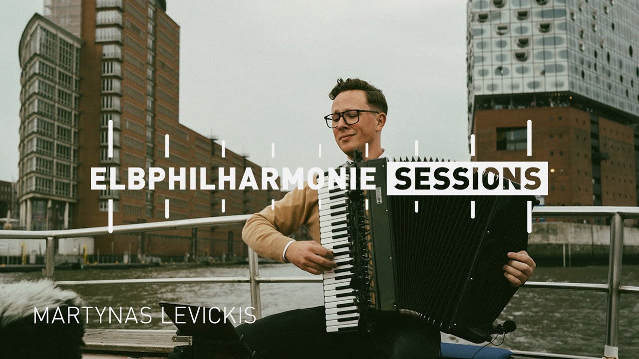 Elbphilharmonie Sessions | Martynas Levickis live auf der Elbe