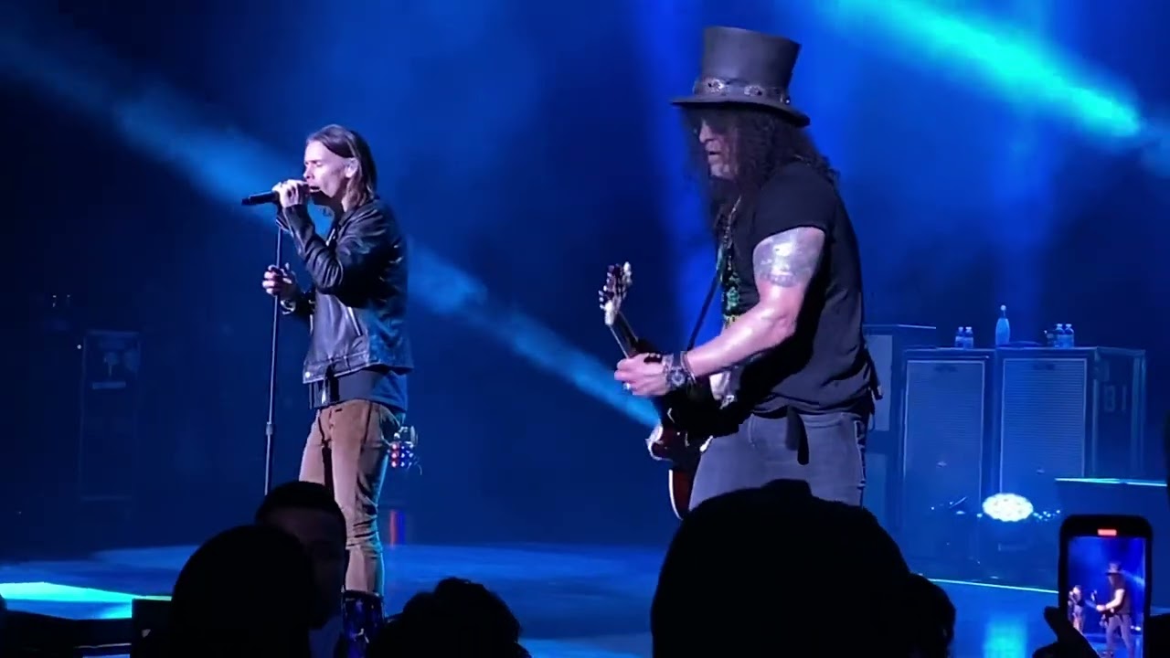 Slash featuring Myles Kennedy and the Conspirators - Fall Back to Earth (Live Debut) Atlantic City