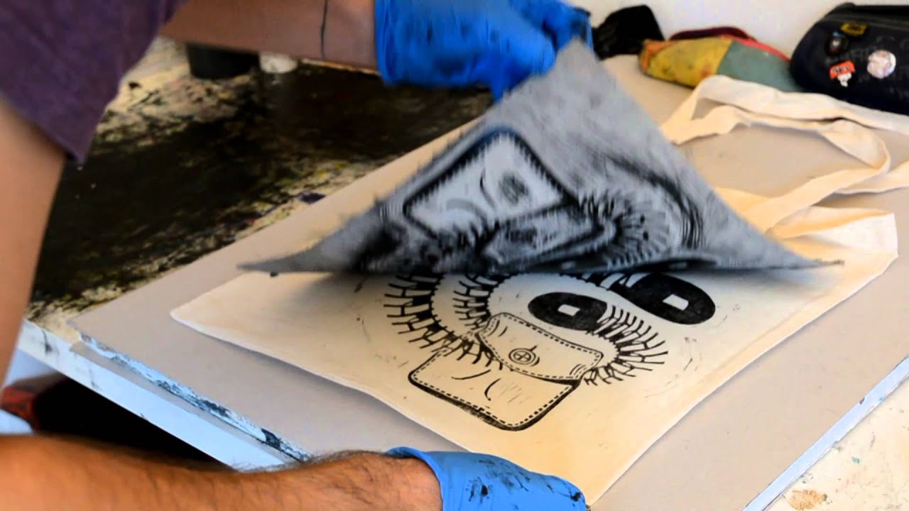 Impression linogravure sur sac en coton par Teratoiid