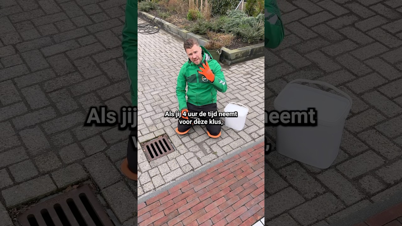 Zo heb je nooit meer onkruid tussen je tegels! 😉 #tuinmaterialen