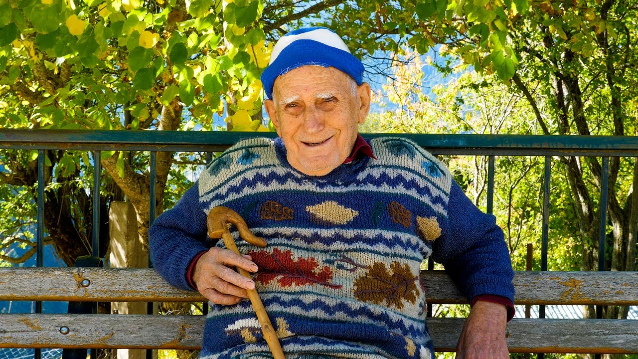 Η μοναχική ζωή του 93χρονου παππού Αριστοτέλη