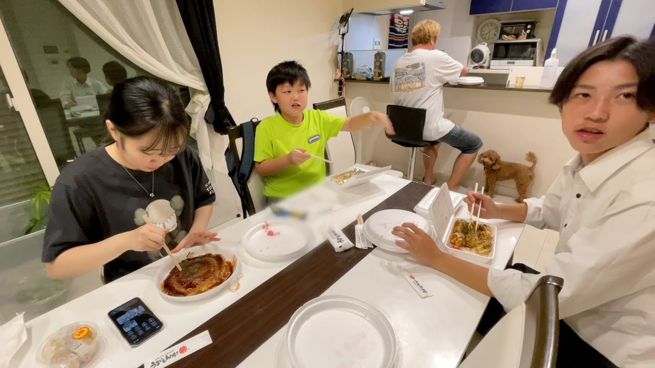 今日の晩御飯はお好み焼きデリバリー！珍しい３人が揃いました！【ココロマン普段の様子】