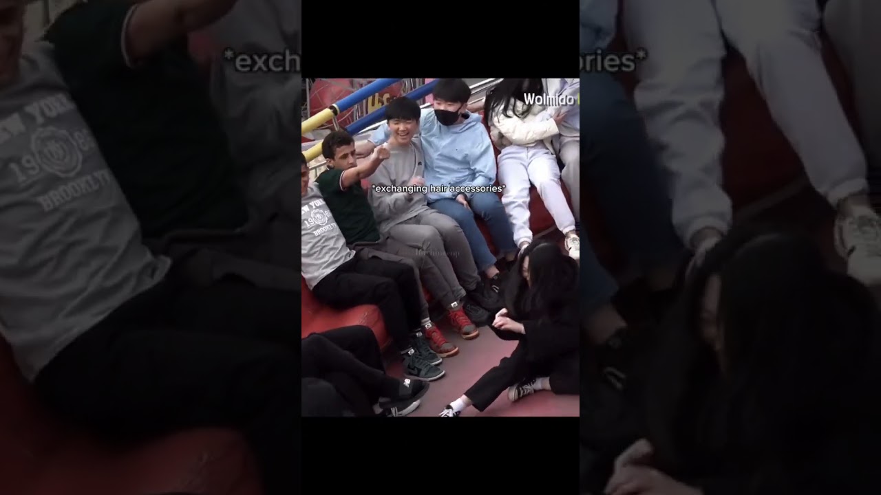 A boy help's cute girl 😍 #korea #kpop #viralvideo #blackpink #viralvideo #kpop #korea #foryou
