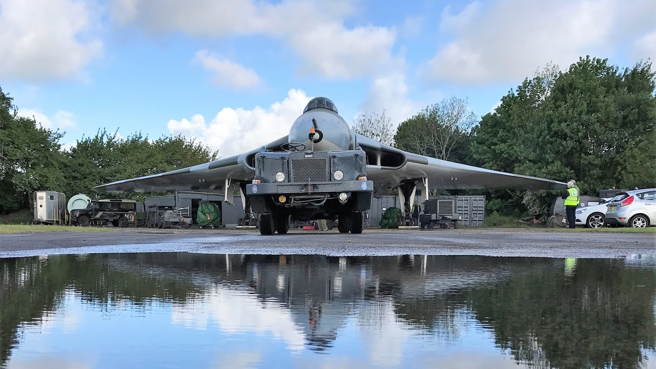 Avro Vulcan XM655 Engine Ground Run and taxi at Wellesbourne