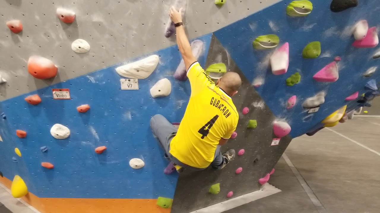 [BOULDERING]  Compression Corner V5 at Earth Treks Englewood Colorado