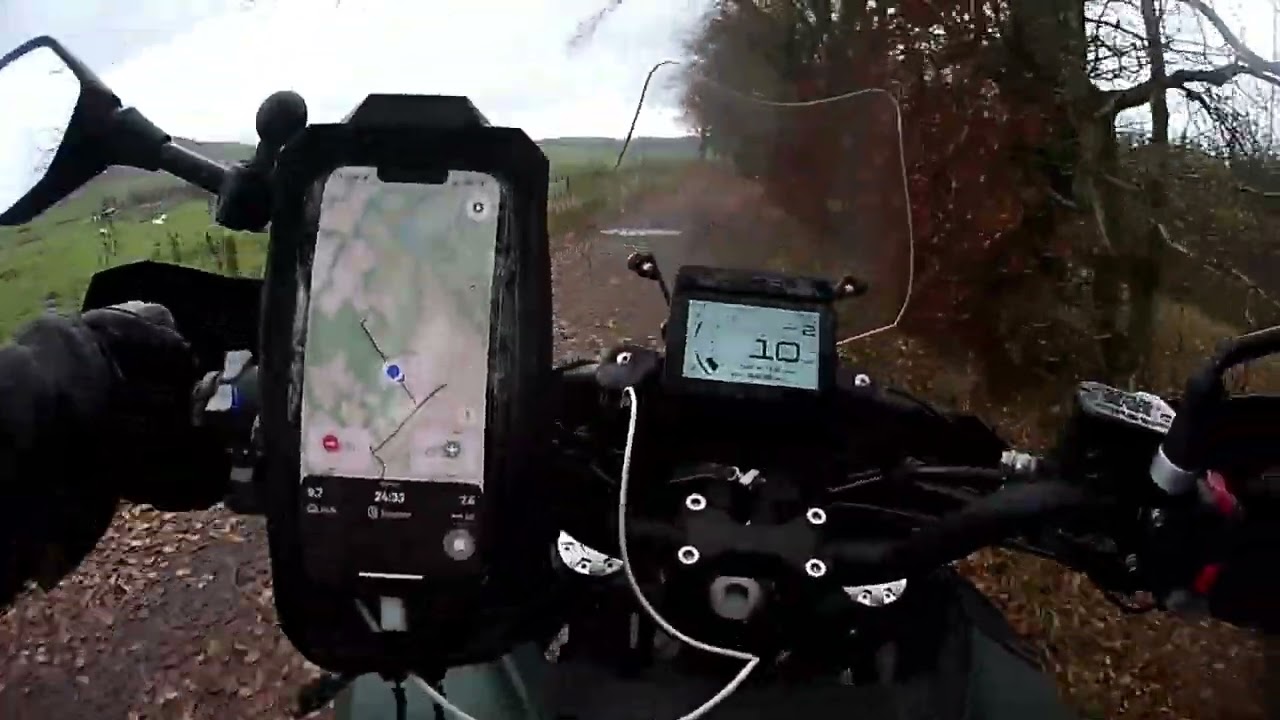 A ride down wet leafy lanes via Morton Castle