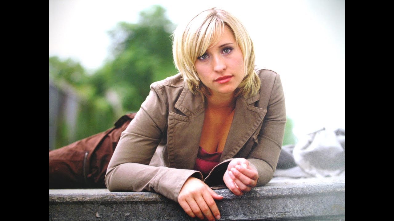 Allison Mack (2017) Fashion Style || Haircut, Bikini, Figure, Lifestyle, Tattoo Photos!!!