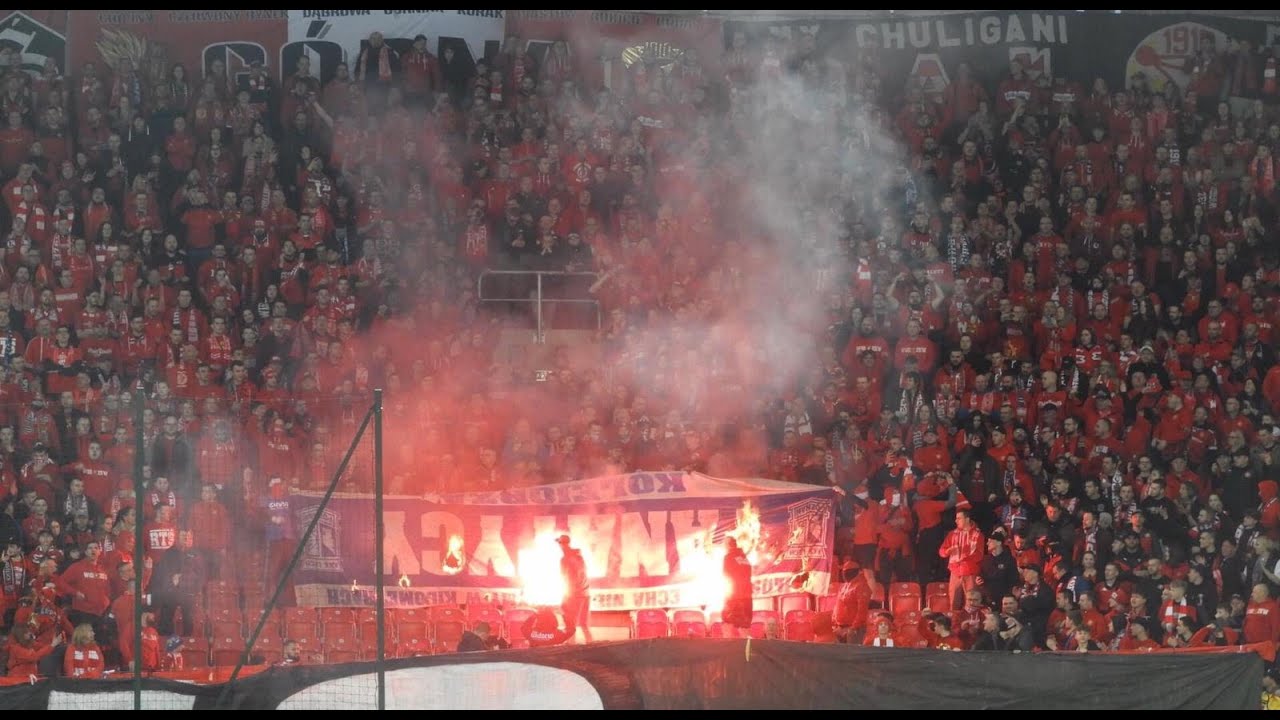 Widzew Łódź - Lech Poznań (19.03.2023) Widzew pali flagę Lecha ”FANATYCY”