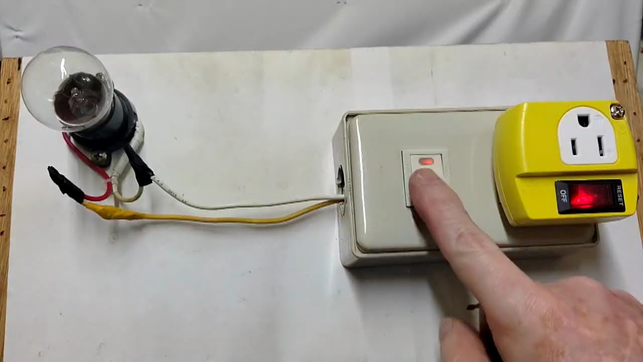 在插座旁邊做一個開關