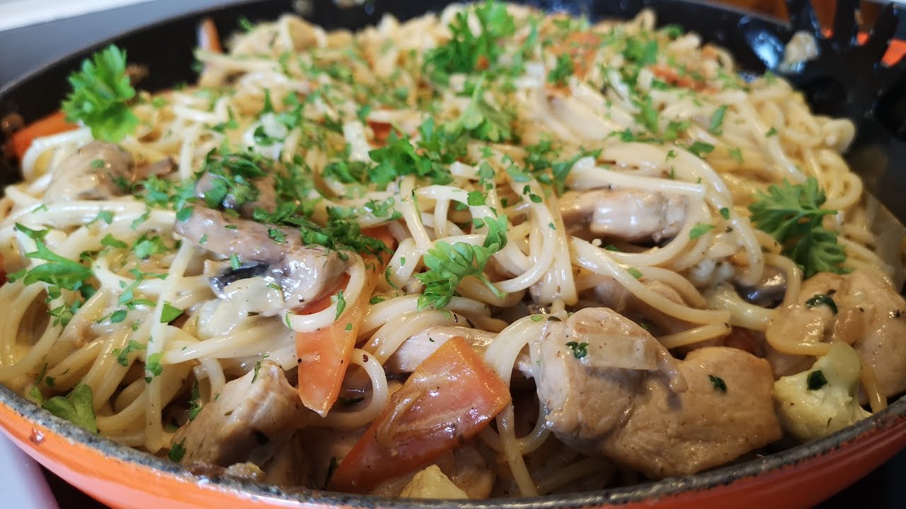 በጣም ቀላል ፓስታ በዶሮ ስጋ - Chicken with pasta