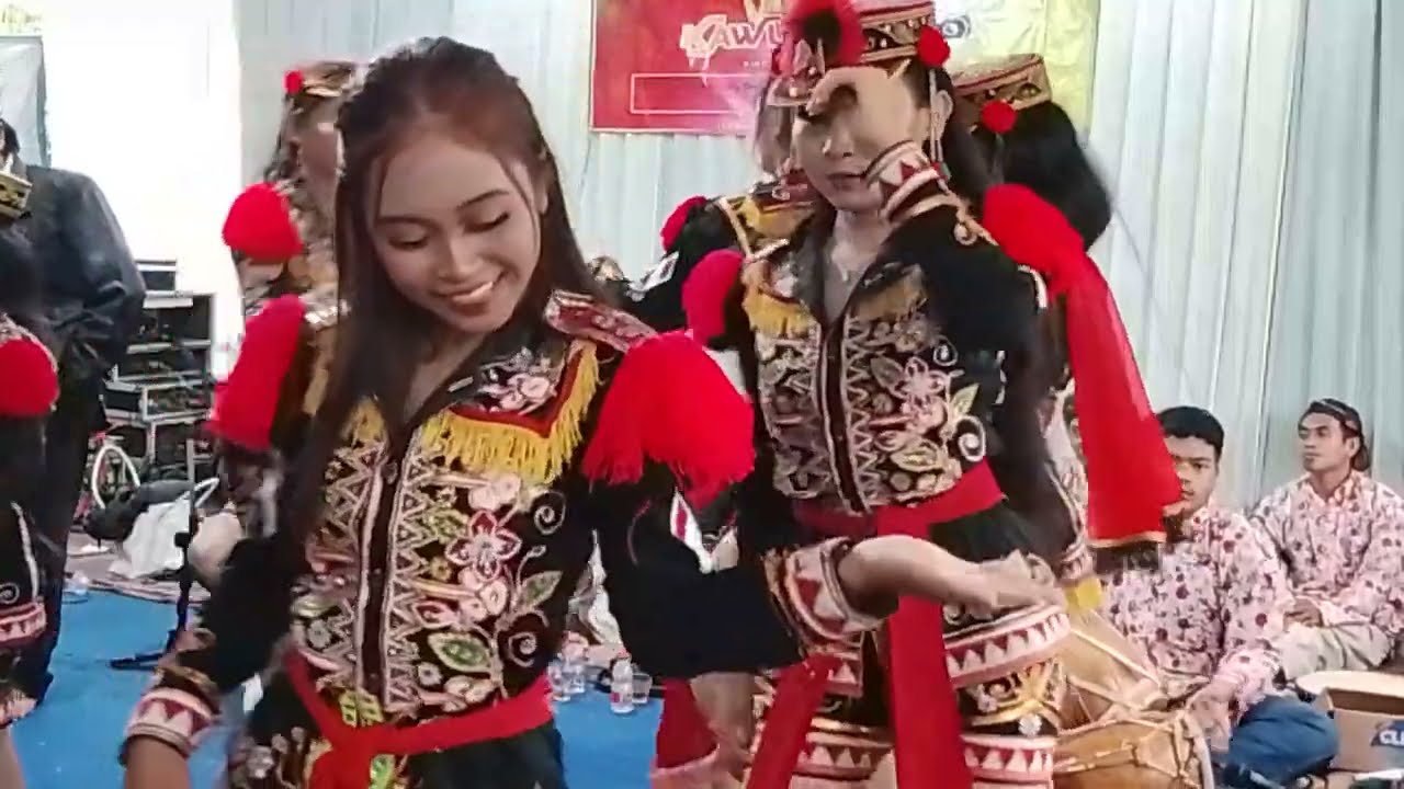 Rondo kempling. Dolalak putri kawulo mudo live semono sijo ndelok  Bagelen pwr