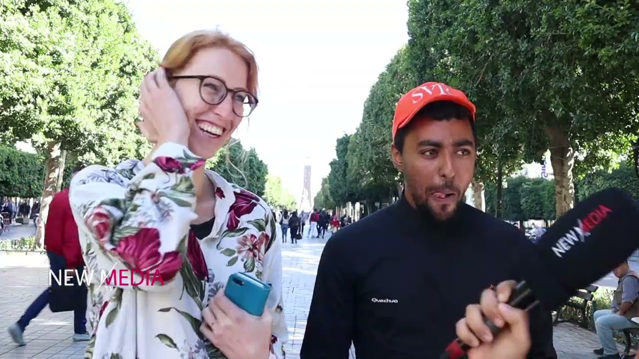 🇳🇱 🇹🇳​ هولندية معجبة بالجو واللهجة التونسية وتتحدث العربية بطلاقة ❤️​كليت الكسكسي بالرمان والدقلة