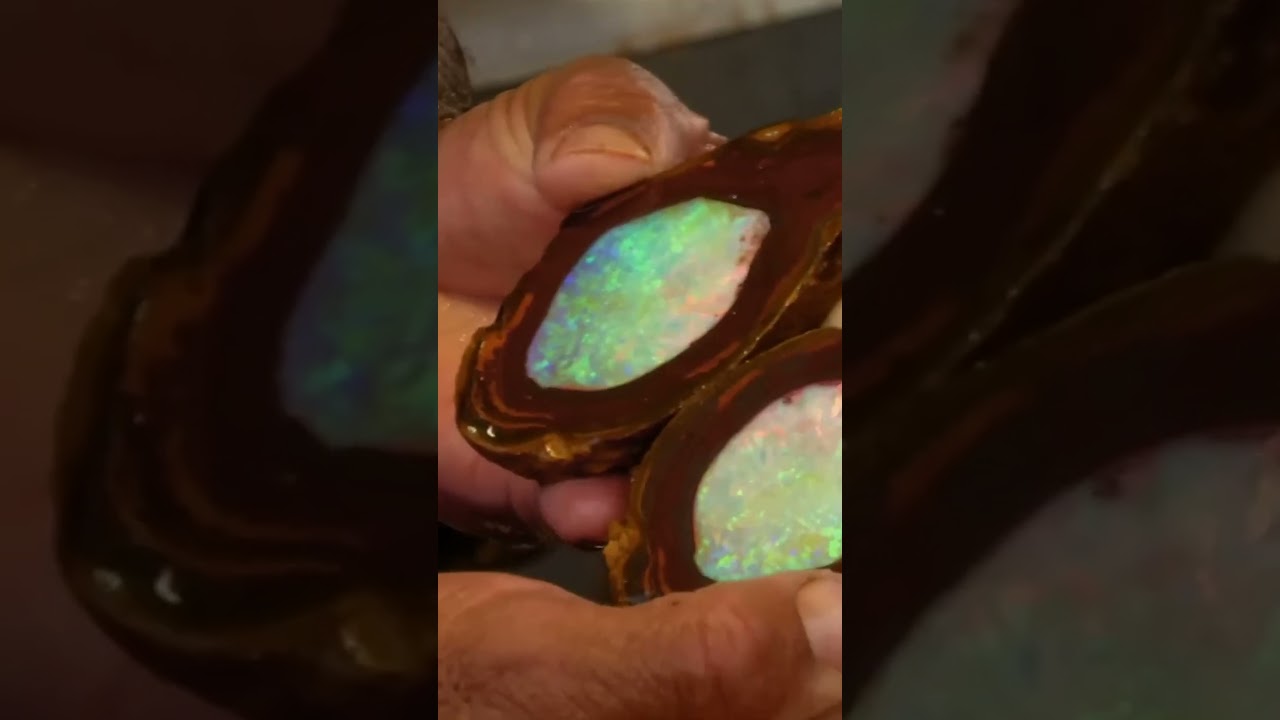 Unearthing A &lsquo;One In A BILLION&rsquo; Opal!  #OutbackOpalHunters #Shorts