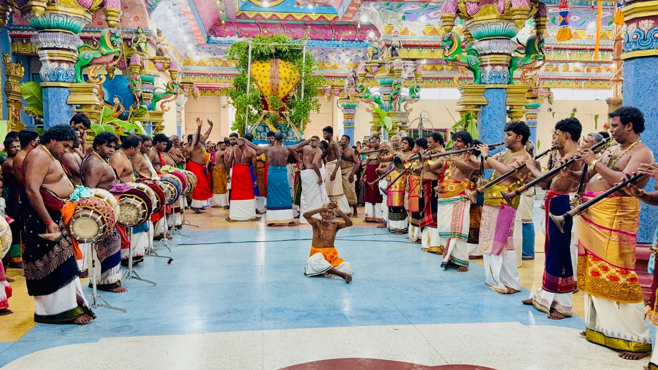 வாசித்த வாசிப்பில் மெய் மறந்து ஆடிய பக்தர்கள்