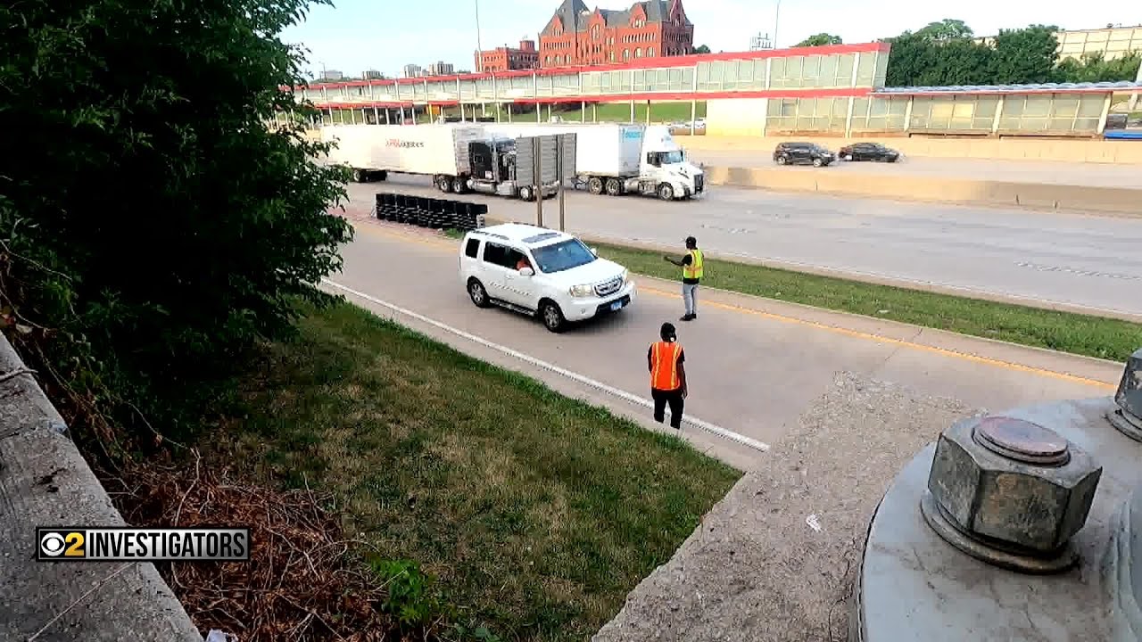 Scam artists on scooters swindle Dan Ryan drivers heading to White Sox games