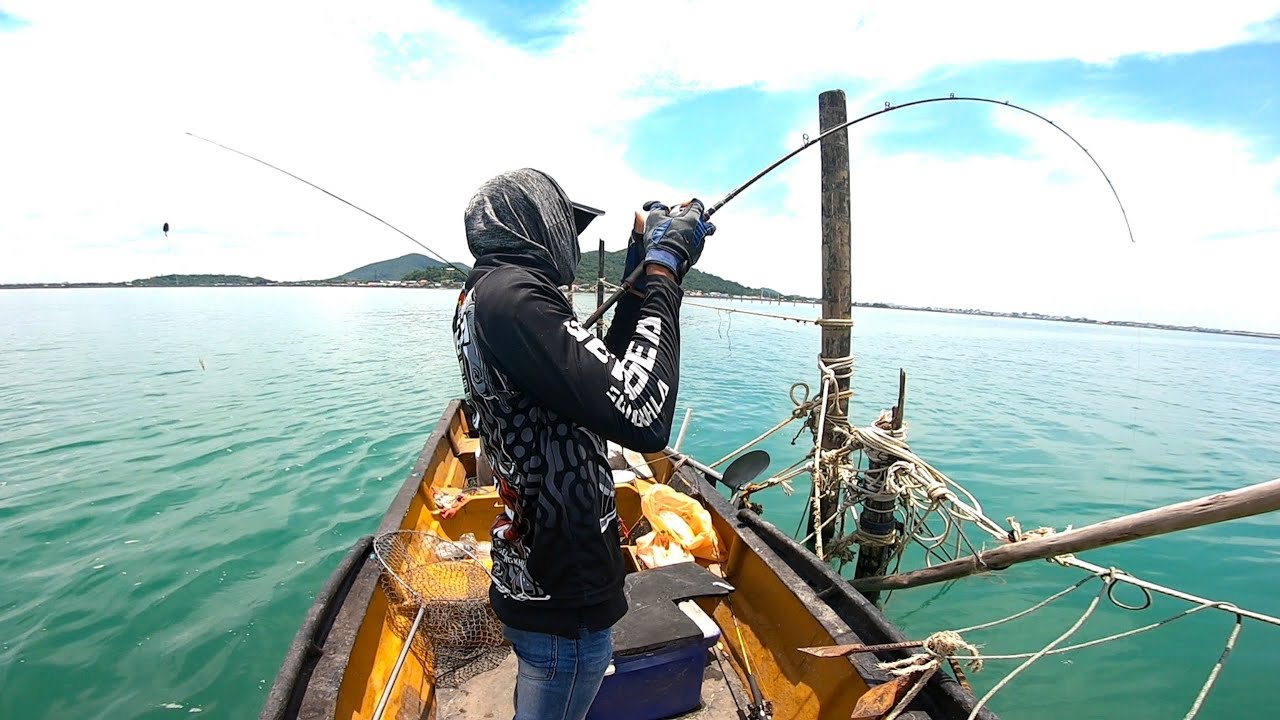 เช่าเรือ! 150 บาทตกปลาทะเลสาบสงขลา เรือขุดหยุดทำงานน้ำสวยปลาดี