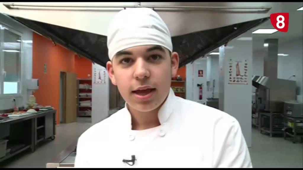 APRENDEMOS A ELABORAR BOLLA LARPEIRA CON LA ESCUELA DE HOSTELERIA DE SALAMANCA