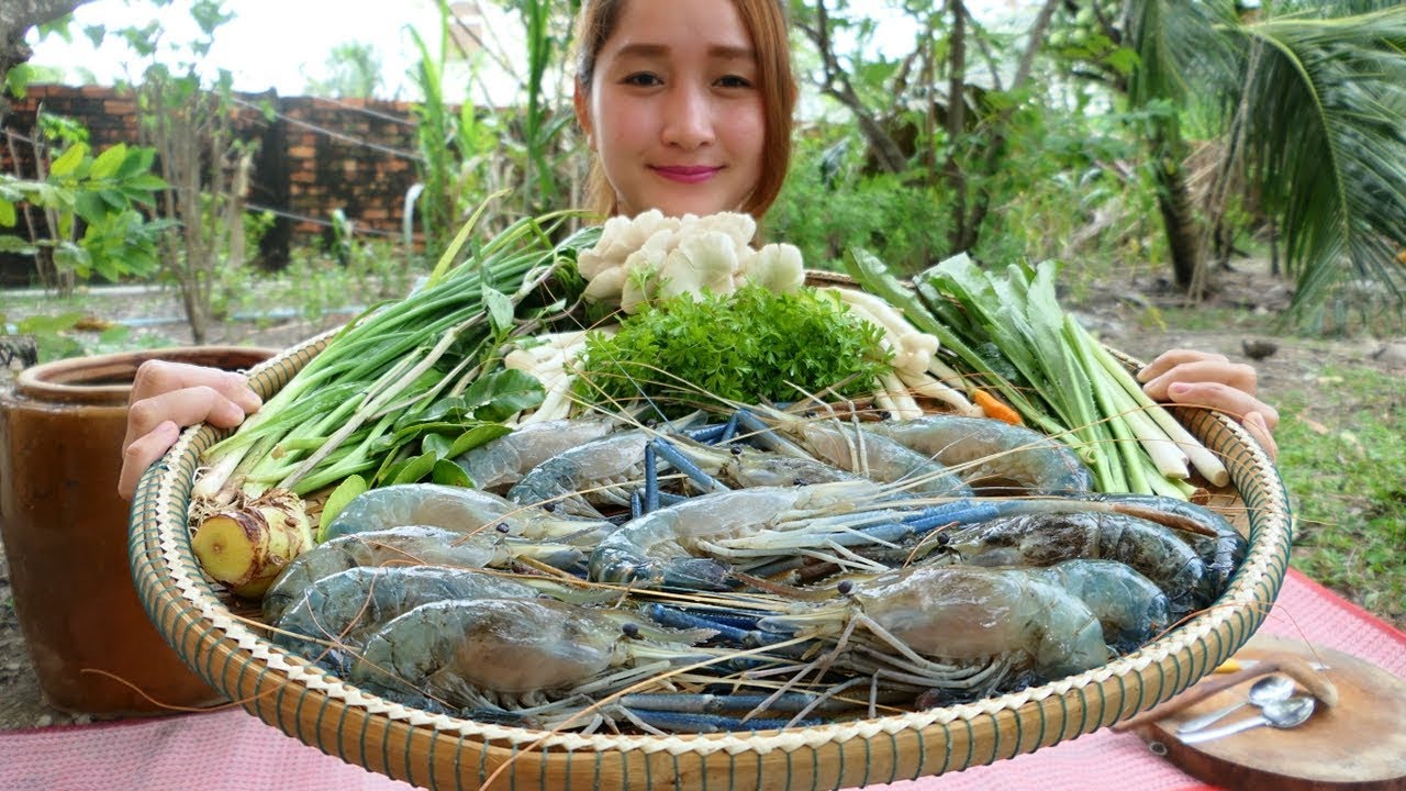 Yummy River Prawn Soup Cooking - River prawn Soup Recipe - Cooking With Sros