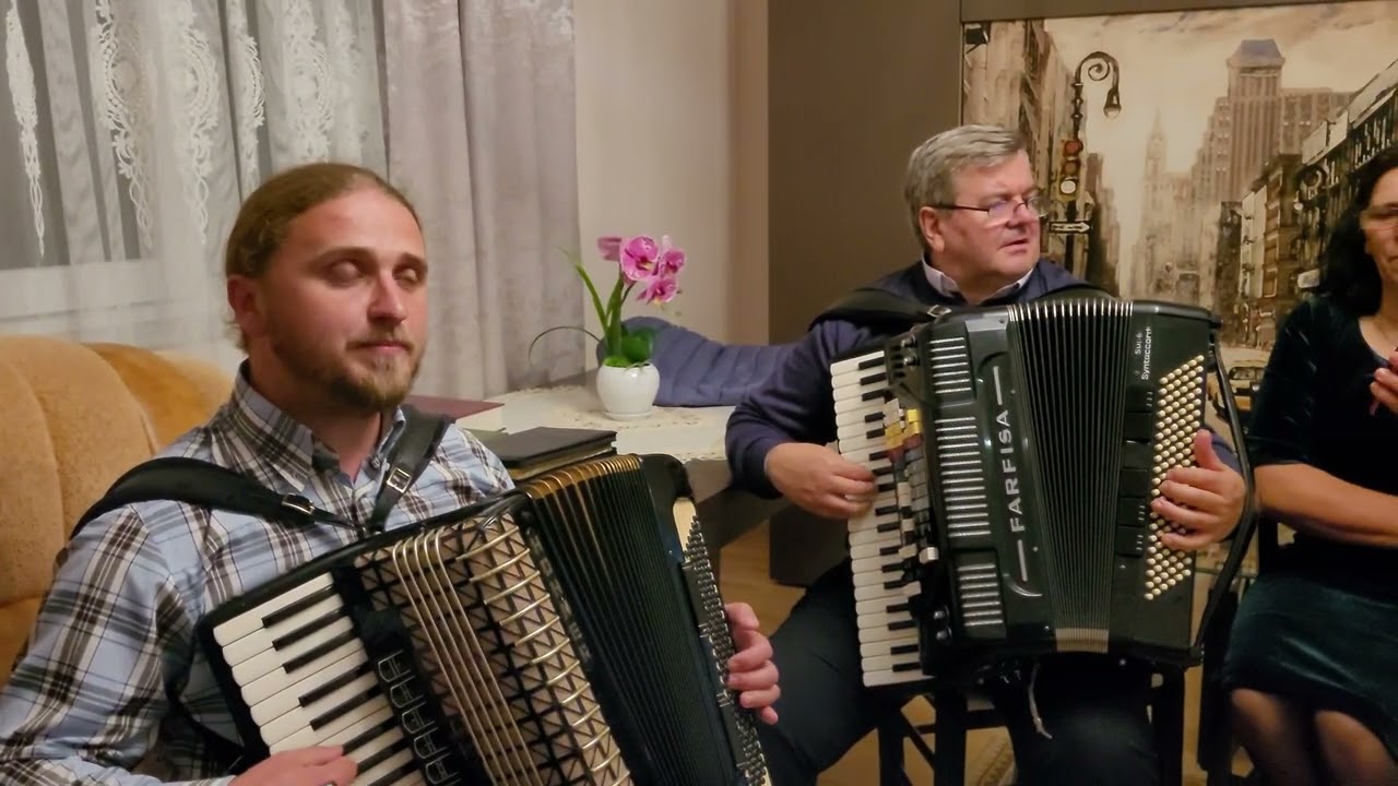 GREA-I CALEA CRUCII. Partasie cu Pr.Adi Moteca în casa fam.Corneliu Apetrei.