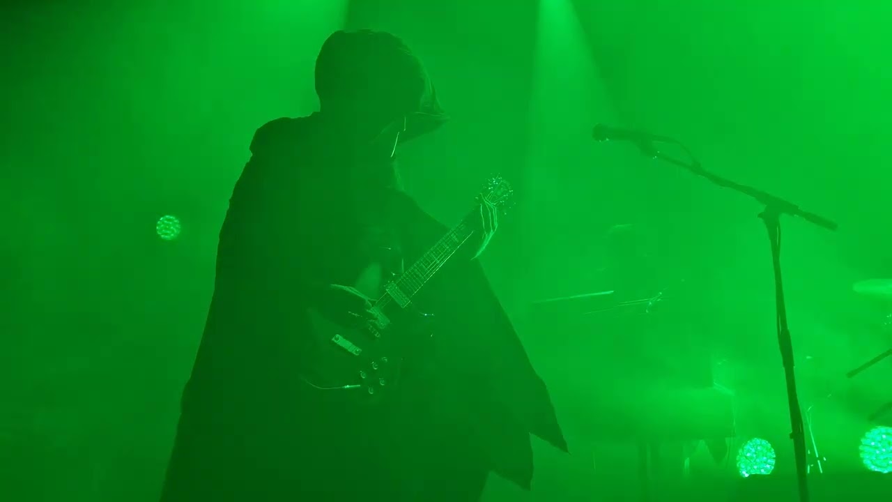 Briqueville performing AkteVI live at Doornroosje, Nijmegen on 10 january 2026.