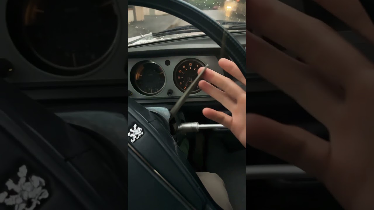 Commands / how to drive a Peugeot 504 first series #Peugeot504 #Peugeot #classiccar ￼