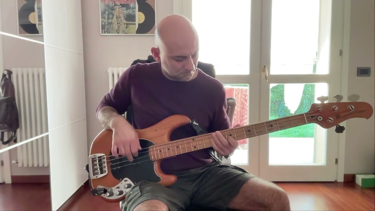 Music Man SABRE 1979 bass demo (through cable)