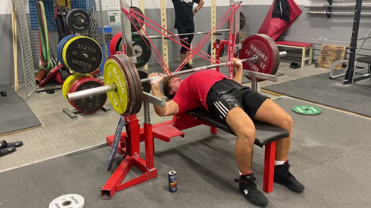 200kg / 441lb x 3 hangbar benchpress @74kg bodyweight & 19y/o