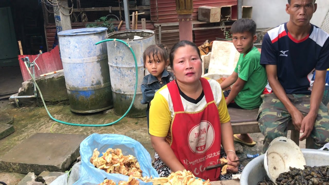 FOREIGNER Tries Speaking Lao to Laotians 🇱🇦❤️.. At Market! |Luang Prabang to Vientiane Laos 2021|