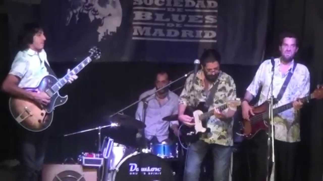 Bakin' Blues Band - Look On Yonder Wall