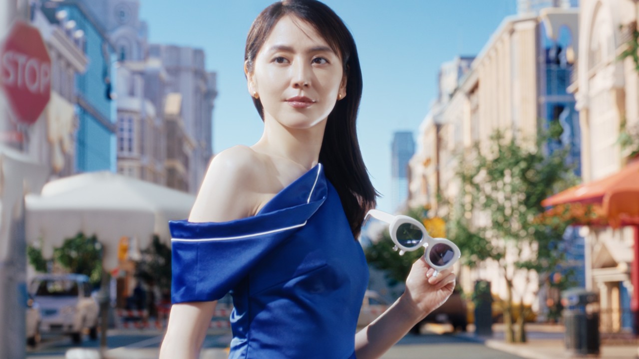 長澤まさみ、肩出し純白＆ブルー衣装で魅せる！アネッサ新ミューズ就任