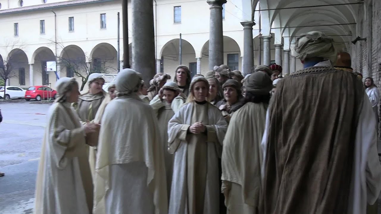 Epifania, la sfilata dei Magi nella basilica di Sant'Eustorgio a Milano