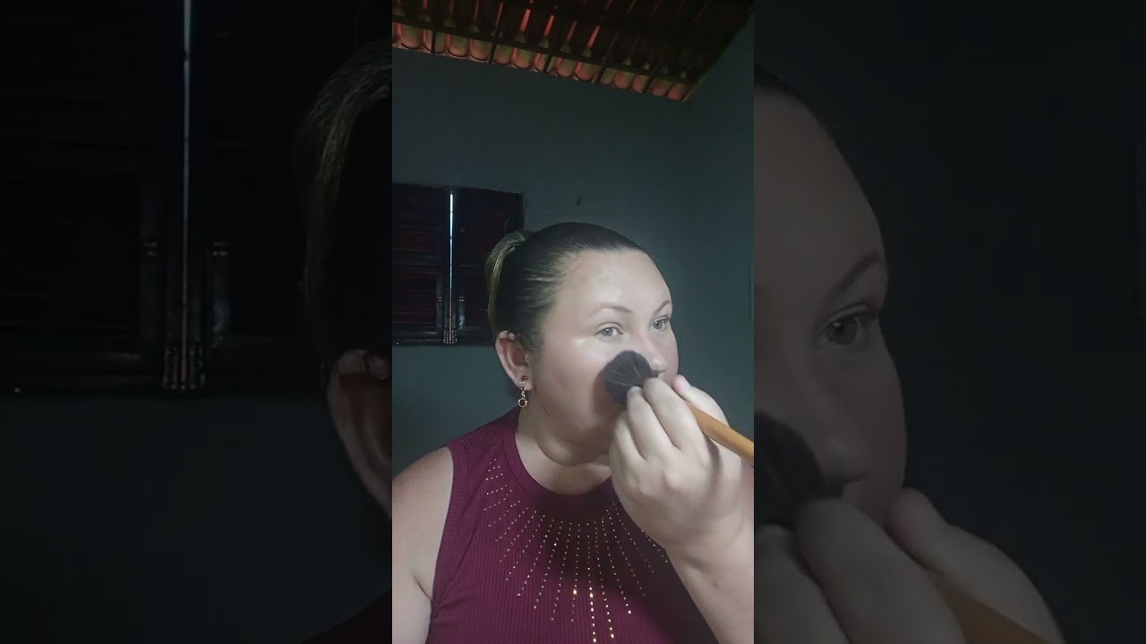Maquiagem usando os produtos da loja de 10