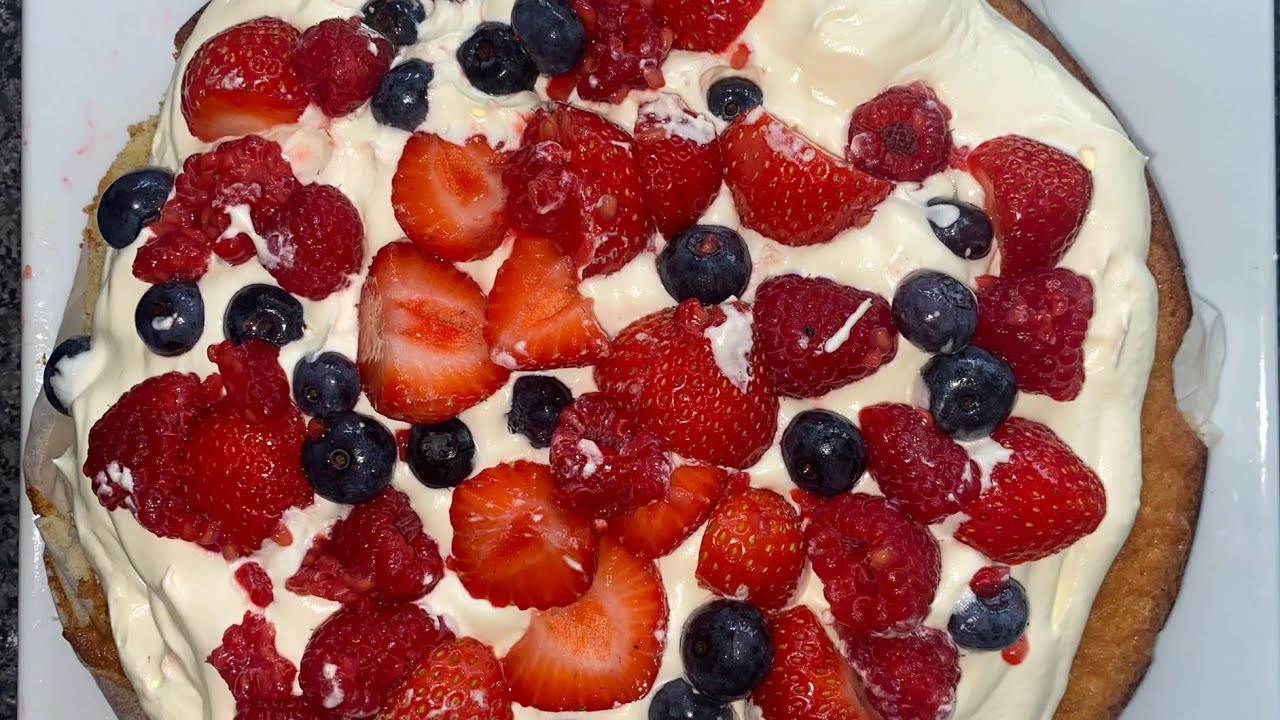 Toms Sunday Special - Victoria Sponge Cake with Cream and Summer Berries 🍰 