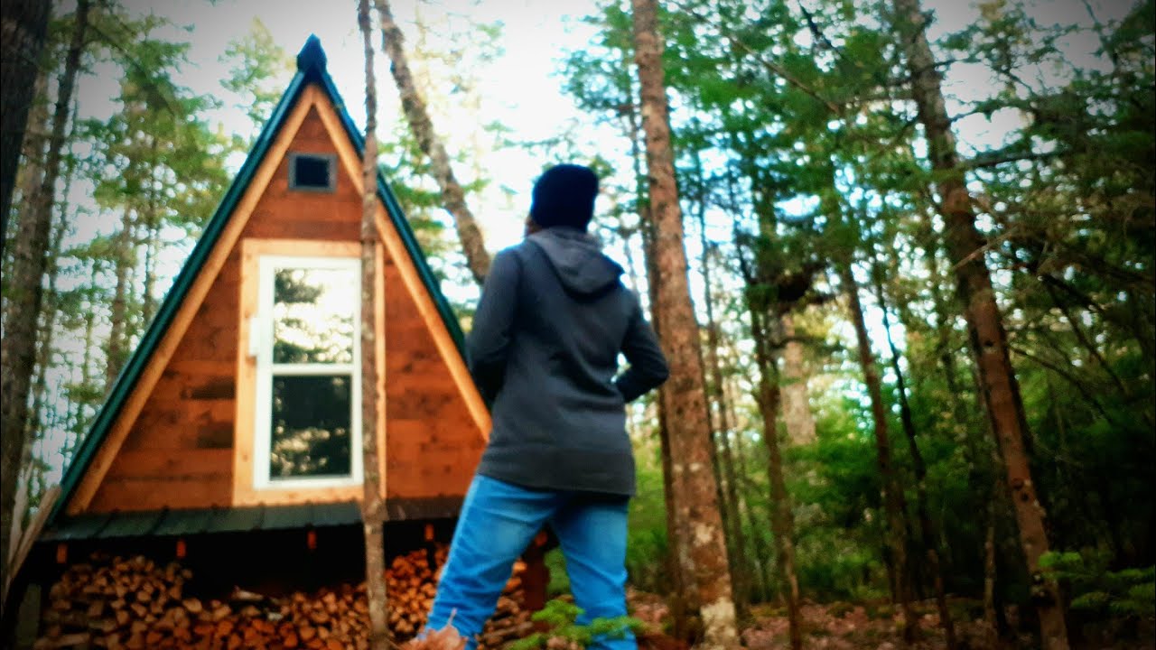 Finding A RANDOM Off Grid CABIN In The WOODS! (I Got Scared)