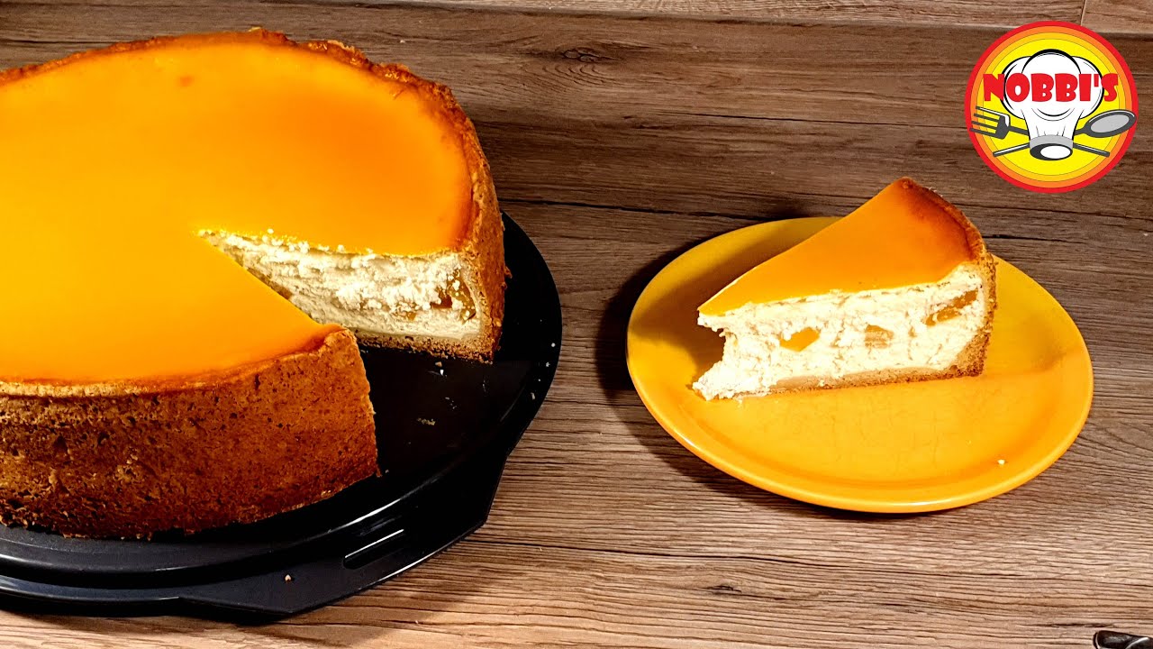 Käsekuchen, mit fruchtiger Zutat und fruchtigem Topping