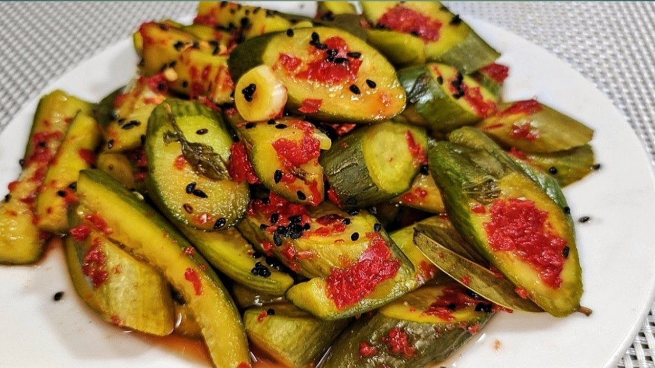 طريقة تخليل الخيار المخلل السريع وسر قرمشته ، وفى مفجأة اخر الفيديو 🤔😋👌