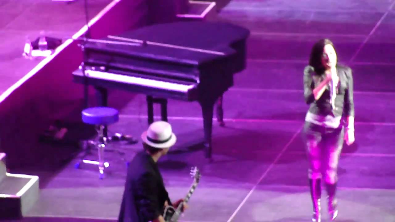 Here we go again - Demi Lovato live HD